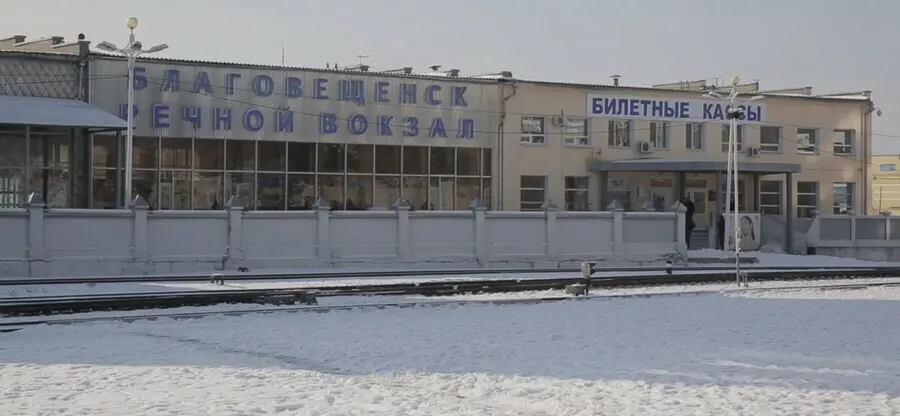 Железнодорожный вокзал Благовещенска зимой